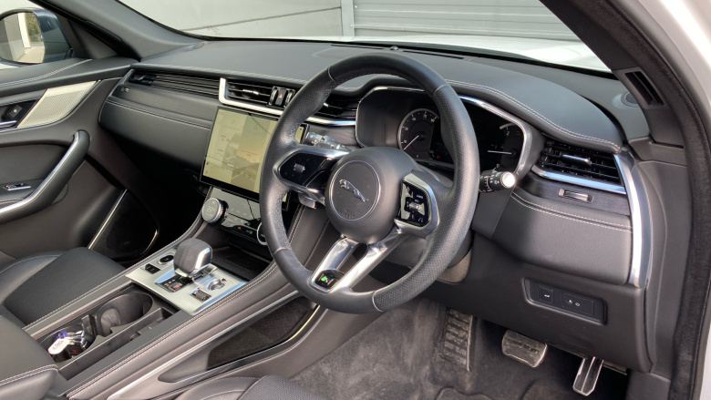 Jaguar F-Pace 2.0 D200 R-Dynamic Black 5dr Auto AWD Diesel Estate